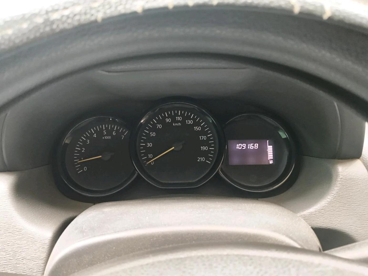 2015 Renault Duster 85 PS RXE DIESEL, Diesel, Manual, 1,09,168 km, interior