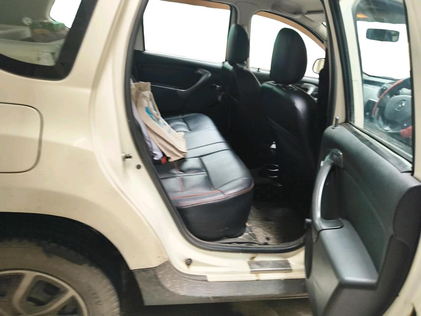 2015 Renault Duster 85 PS RXE DIESEL, Diesel, Manual, 1,09,168 km, interior