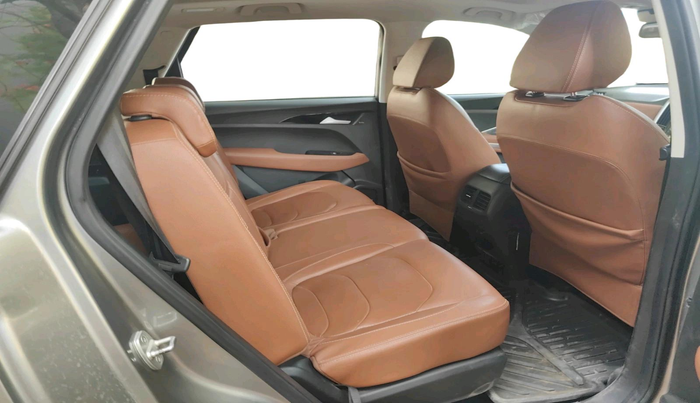 2021 MG HECTOR PLUS SELECT 2.0 DIESEL TURBO MT 7-STR, Diesel, Manual, 89,491 km, interior