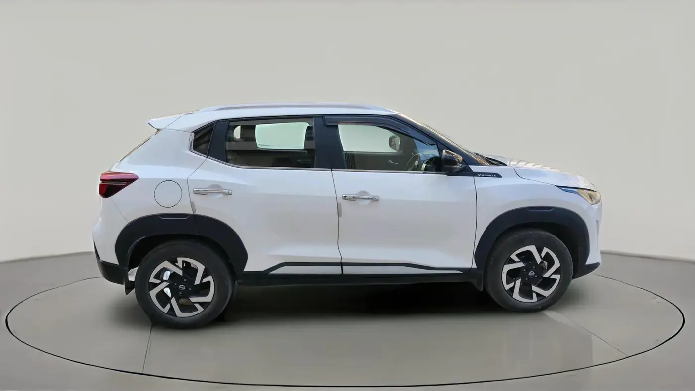 2024 Nissan MAGNITE XV PREMIUM TURBO CVT, Petrol, Automatic, 13,198 km, exterior