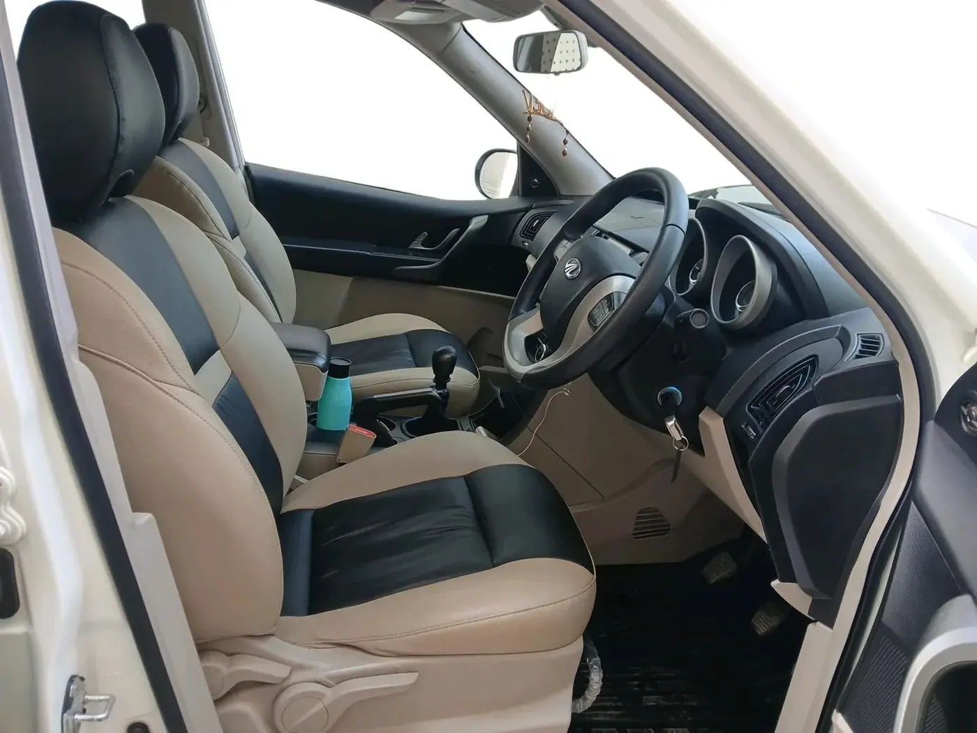 2016 Mahindra XUV500 W6, Diesel, Manual, 69,468 km, interior