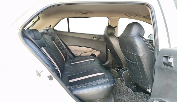 2015 Hyundai Grand i10 MAGNA 1.1 CRDI, Diesel, Manual, 1,04,207 km, interior