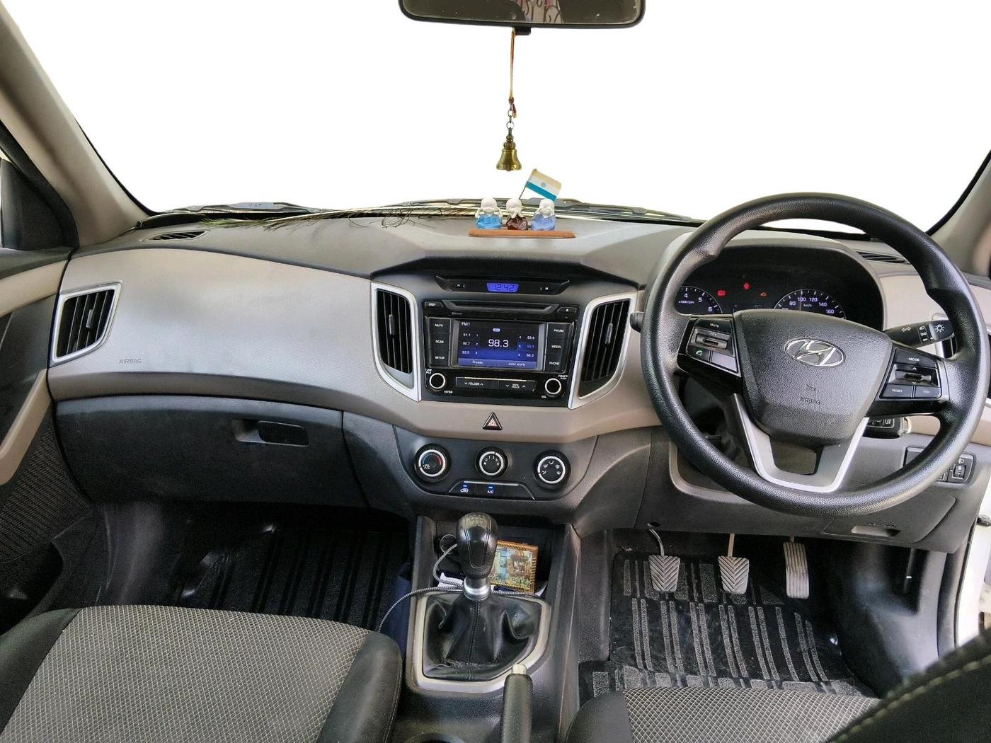 2017 Hyundai Creta E PLUS 1.6 PETROL, CNG, Manual, 1,02,015 km, interior