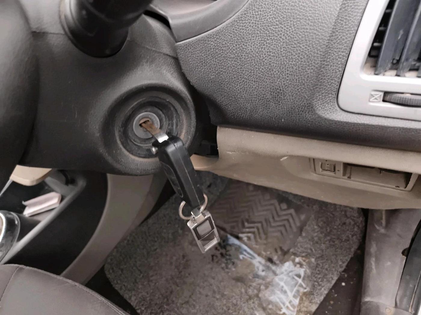 2011 Hyundai i20 SPORTZ 1.2, CNG, Manual, 1,56,299 km, interior