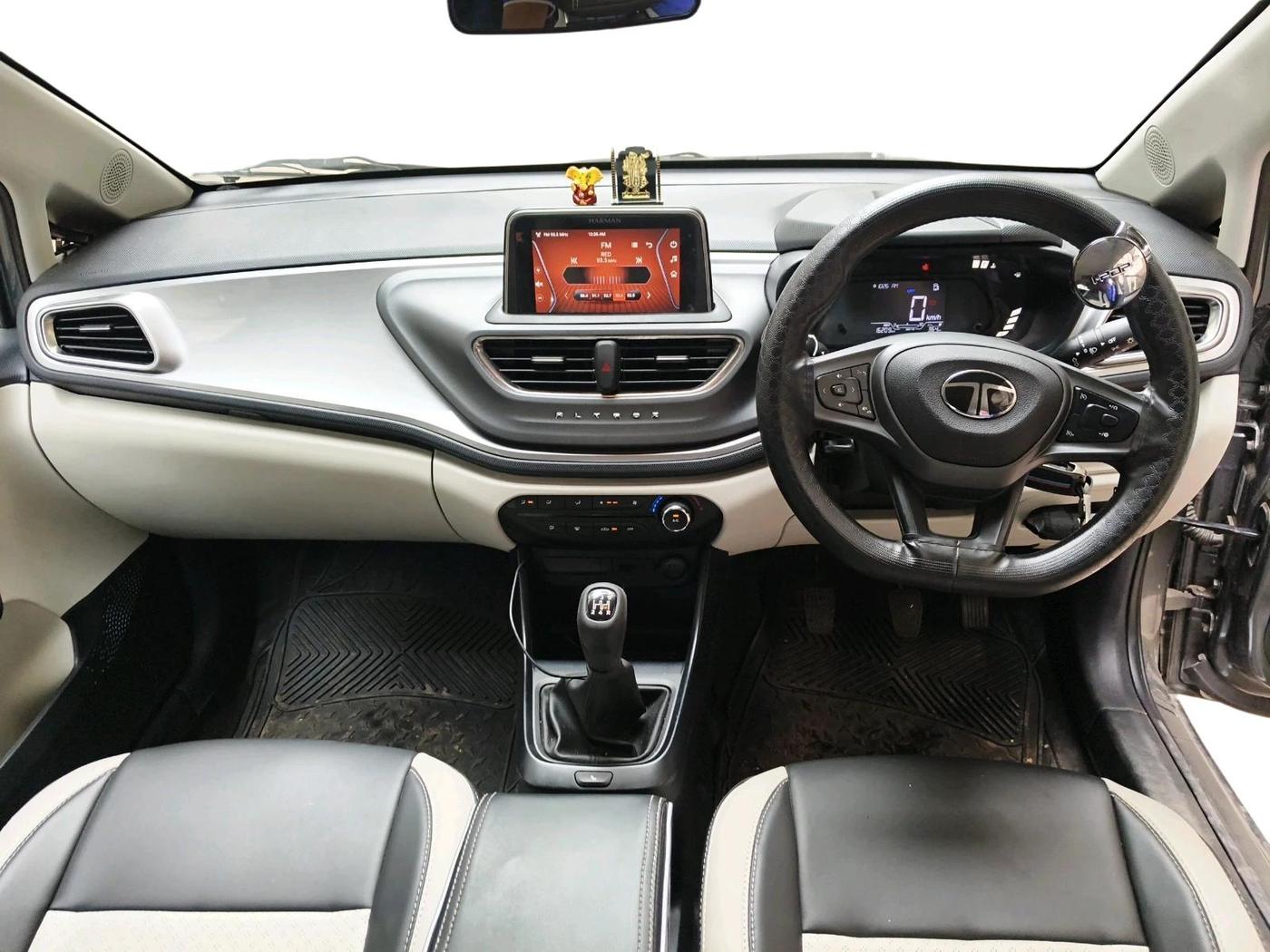 2025 Tata ALTROZ XM PLUS PETROL, Petrol, Manual, 16,209 km, interior