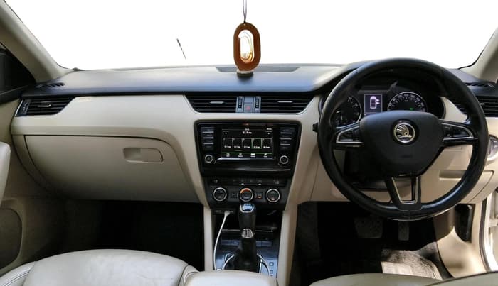 2016 Skoda Octavia STYLE PLUS AT 1.8 TSI, Petrol, Automatic, 1,59,311 km, interior