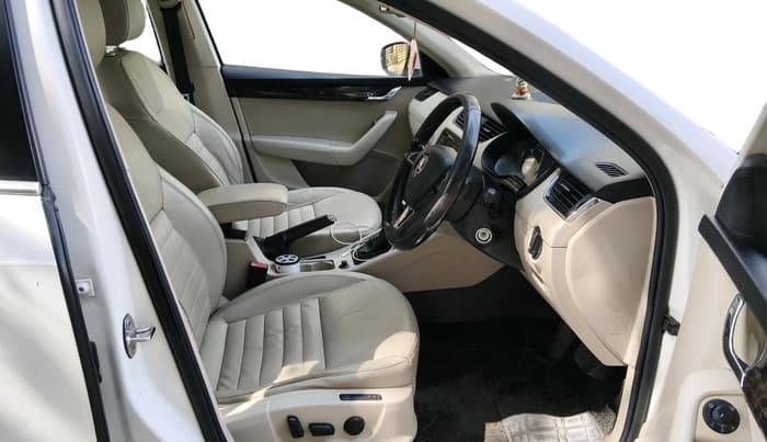 2016 Skoda Octavia STYLE PLUS AT 1.8 TSI, Petrol, Automatic, 1,59,311 km, interior