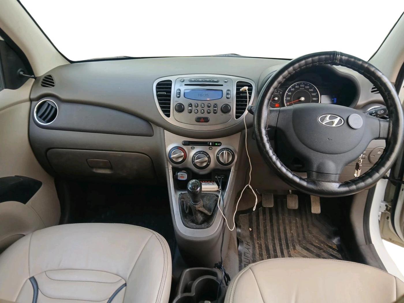2015 Hyundai i10 SPORTZ 1.1, Petrol, Manual, 38,926 km, interior