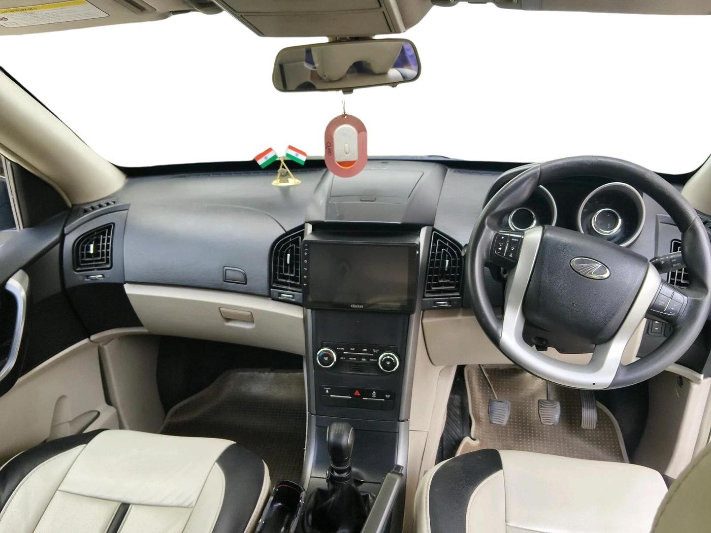 2015 Mahindra XUV500 W6, Diesel, Manual, 1,46,936 km, interior