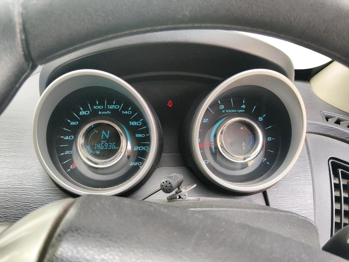 2015 Mahindra XUV500 W6, Diesel, Manual, 1,46,936 km, interior