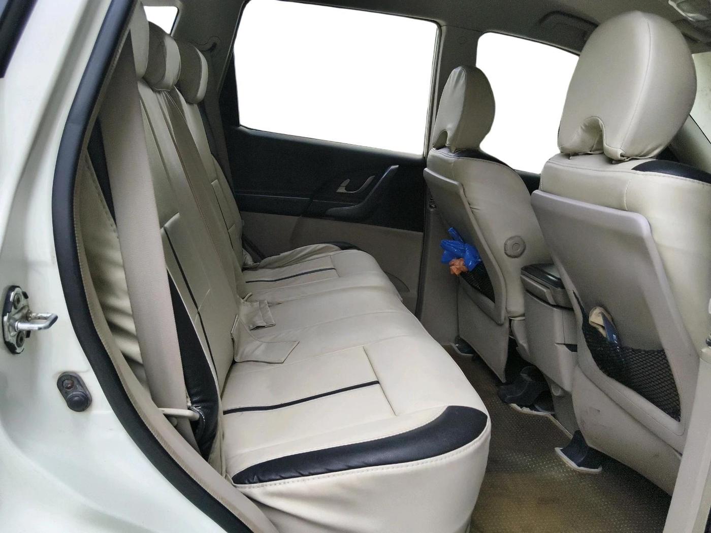 2015 Mahindra XUV500 W6, Diesel, Manual, 1,46,936 km, interior