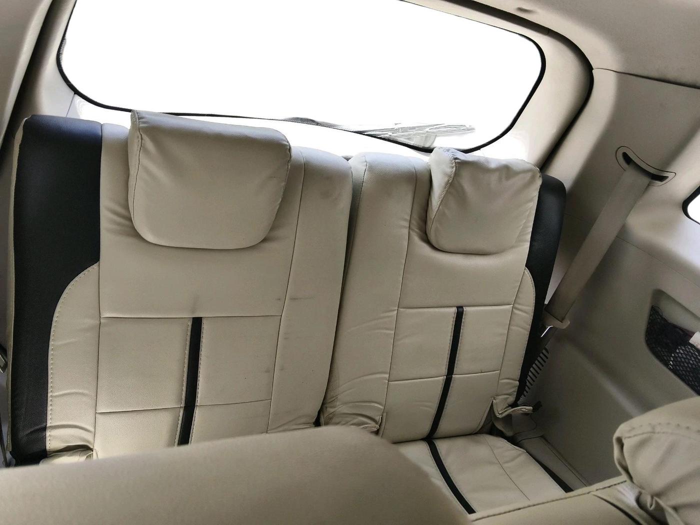 2015 Mahindra XUV500 W6, Diesel, Manual, 1,46,936 km, interior