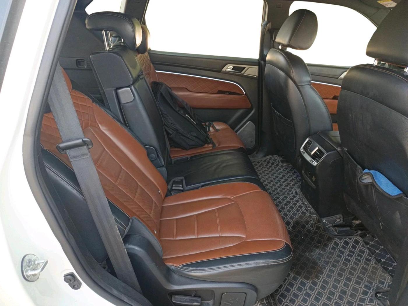 2019 Mahindra ALTURAS G4 4WD AT, Diesel, Automatic, 85,749 km, interior