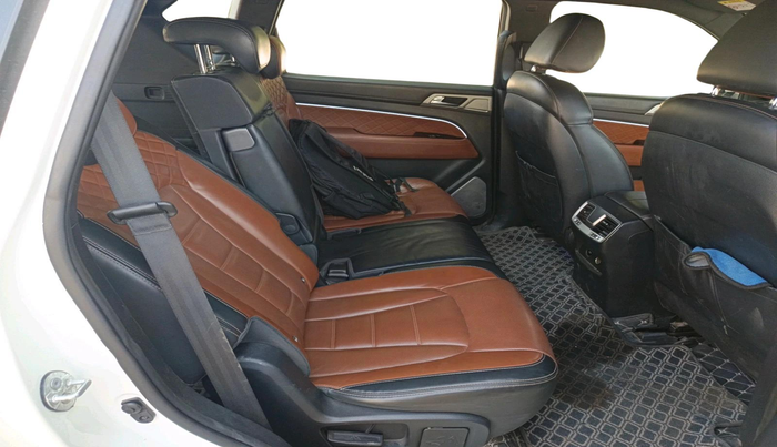 2019 Mahindra ALTURAS G4 4WD AT, Diesel, Automatic, 85,749 km, interior