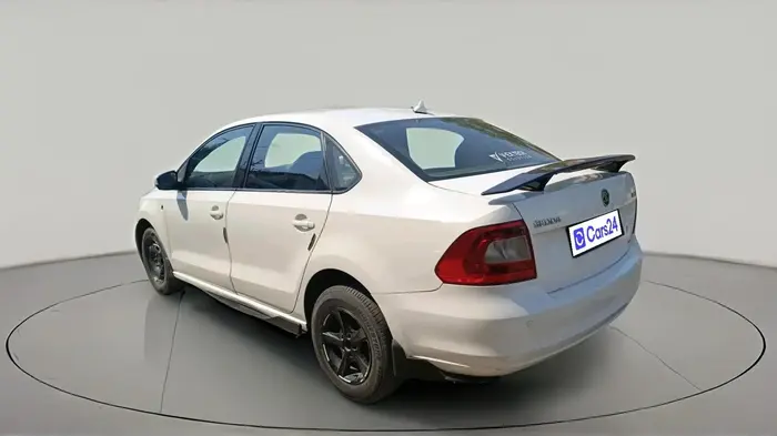 2014 Skoda Rapid AMBITION 1.6 TDI CR MT, Diesel, Manual, 99,482 km, exterior