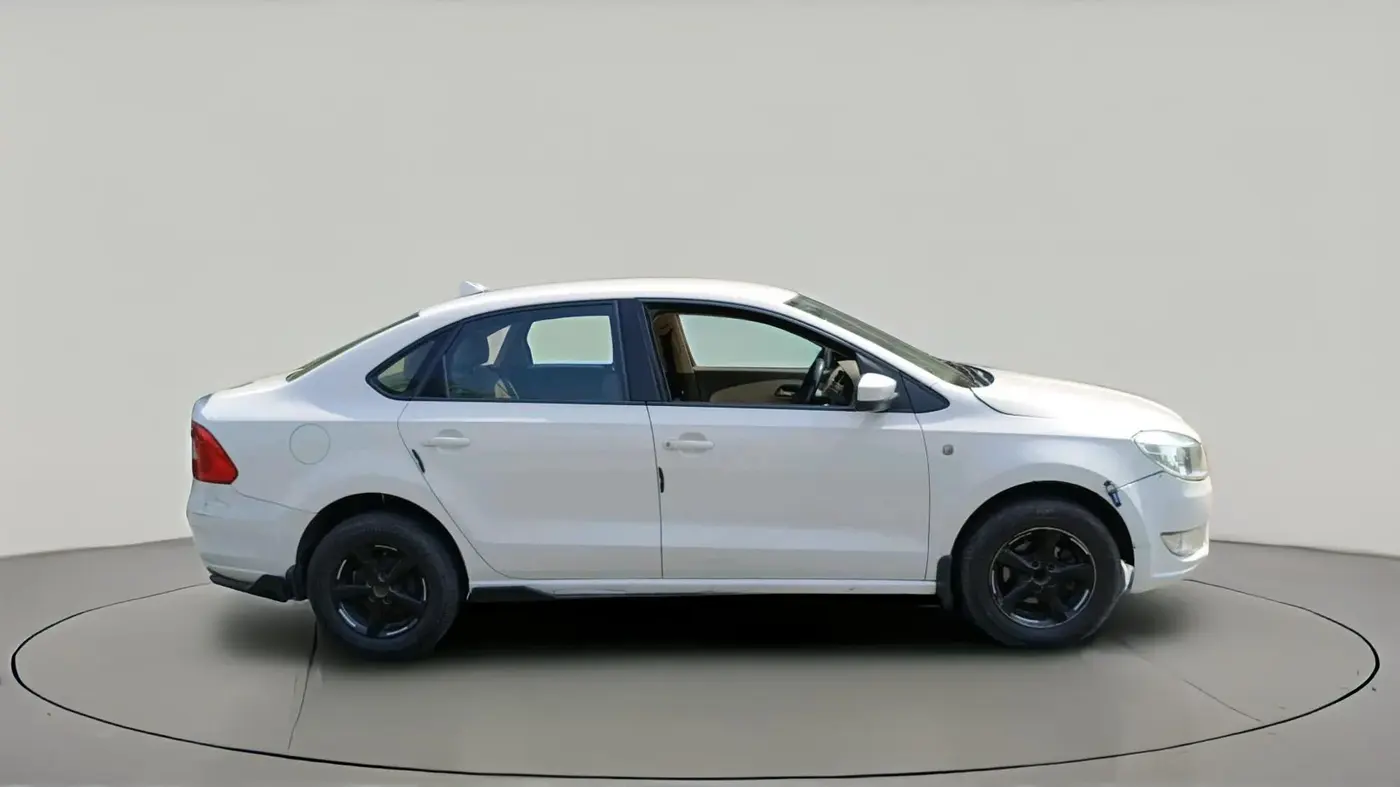 2014 Skoda Rapid AMBITION 1.6 TDI CR MT, Diesel, Manual, 99,482 km, exterior