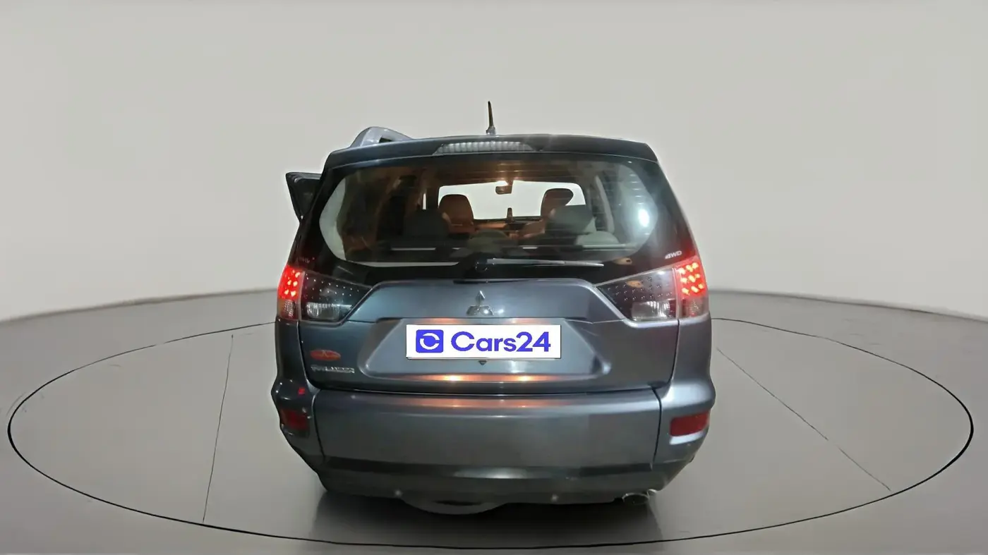 2011 Mitsubishi Outlander 2.4 MIVEC, Petrol, Automatic, 83,140 km, exterior