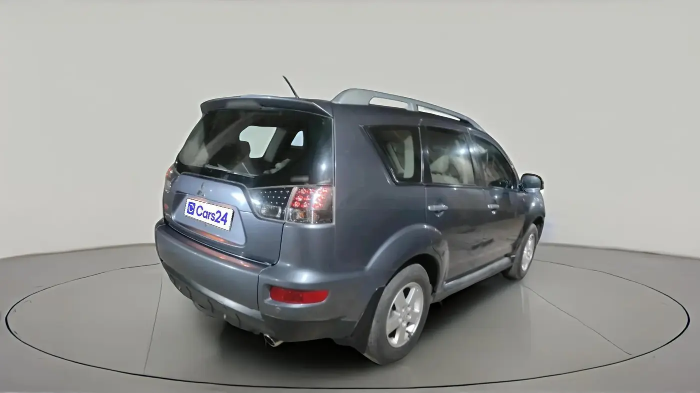 2011 Mitsubishi Outlander 2.4 MIVEC, Petrol, Automatic, 83,140 km, exterior