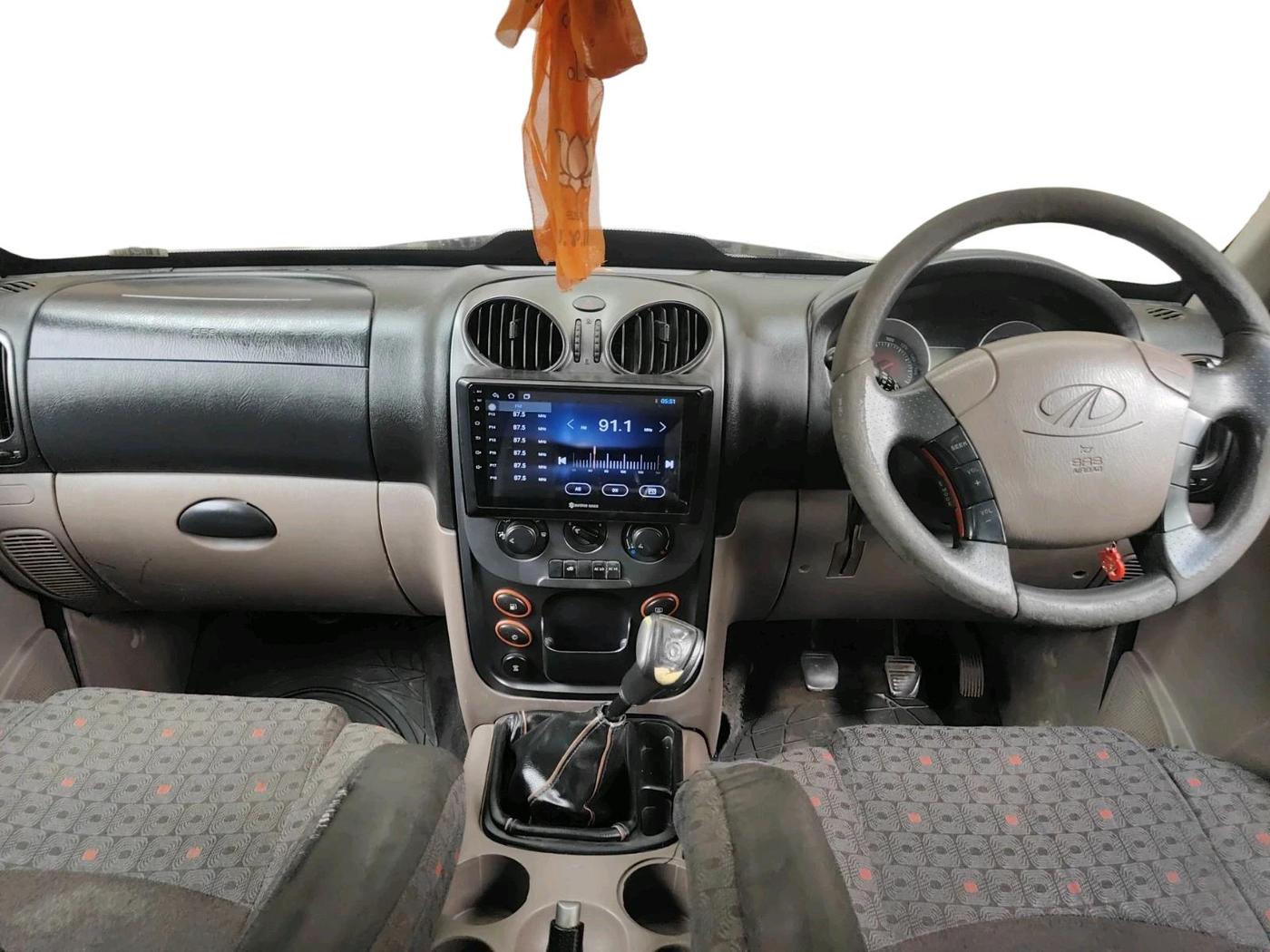 2013 Mahindra Scorpio VLX 2WD AIRBAG BS-III, Diesel, Manual, 3,30,950 km, interior