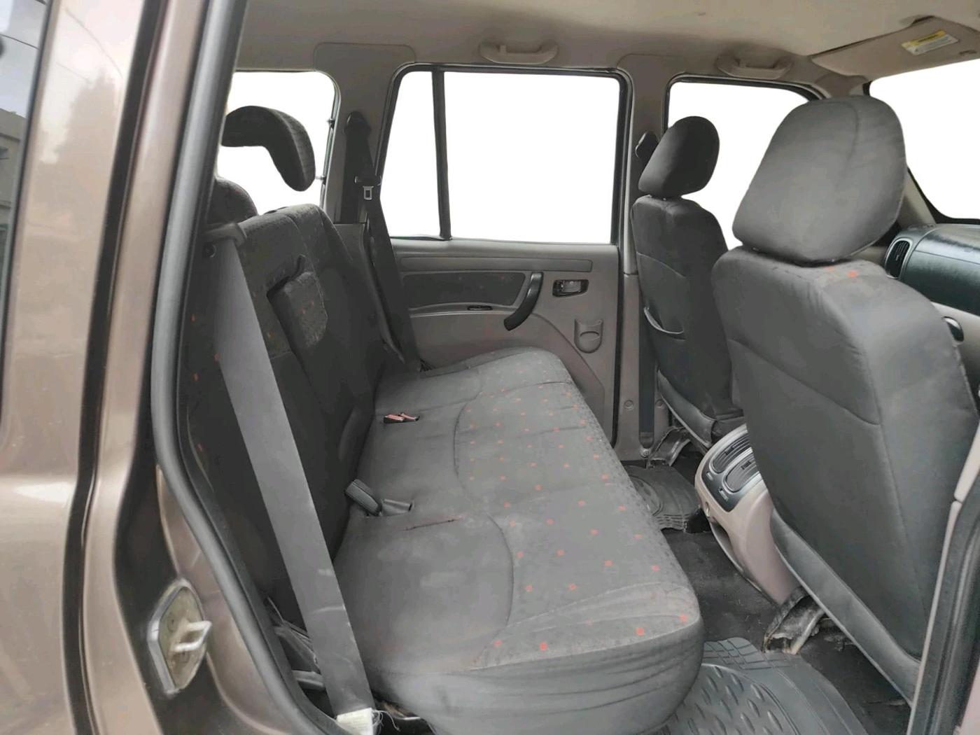 2013 Mahindra Scorpio VLX 2WD AIRBAG BS-III, Diesel, Manual, 3,30,950 km, interior