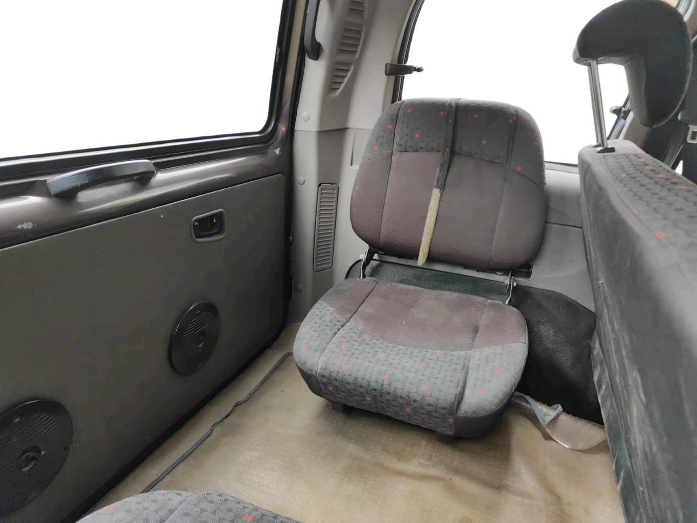 2013 Mahindra Scorpio VLX 2WD AIRBAG BS-III, Diesel, Manual, 3,30,950 km, interior