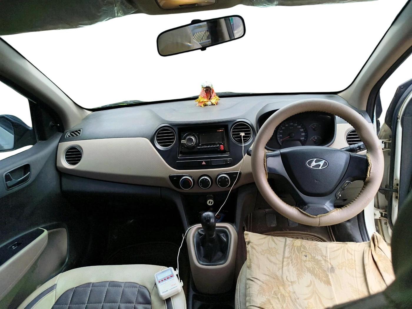 2014 Hyundai Xcent BASE 1.1, Diesel, Manual, 1,29,893 km, interior