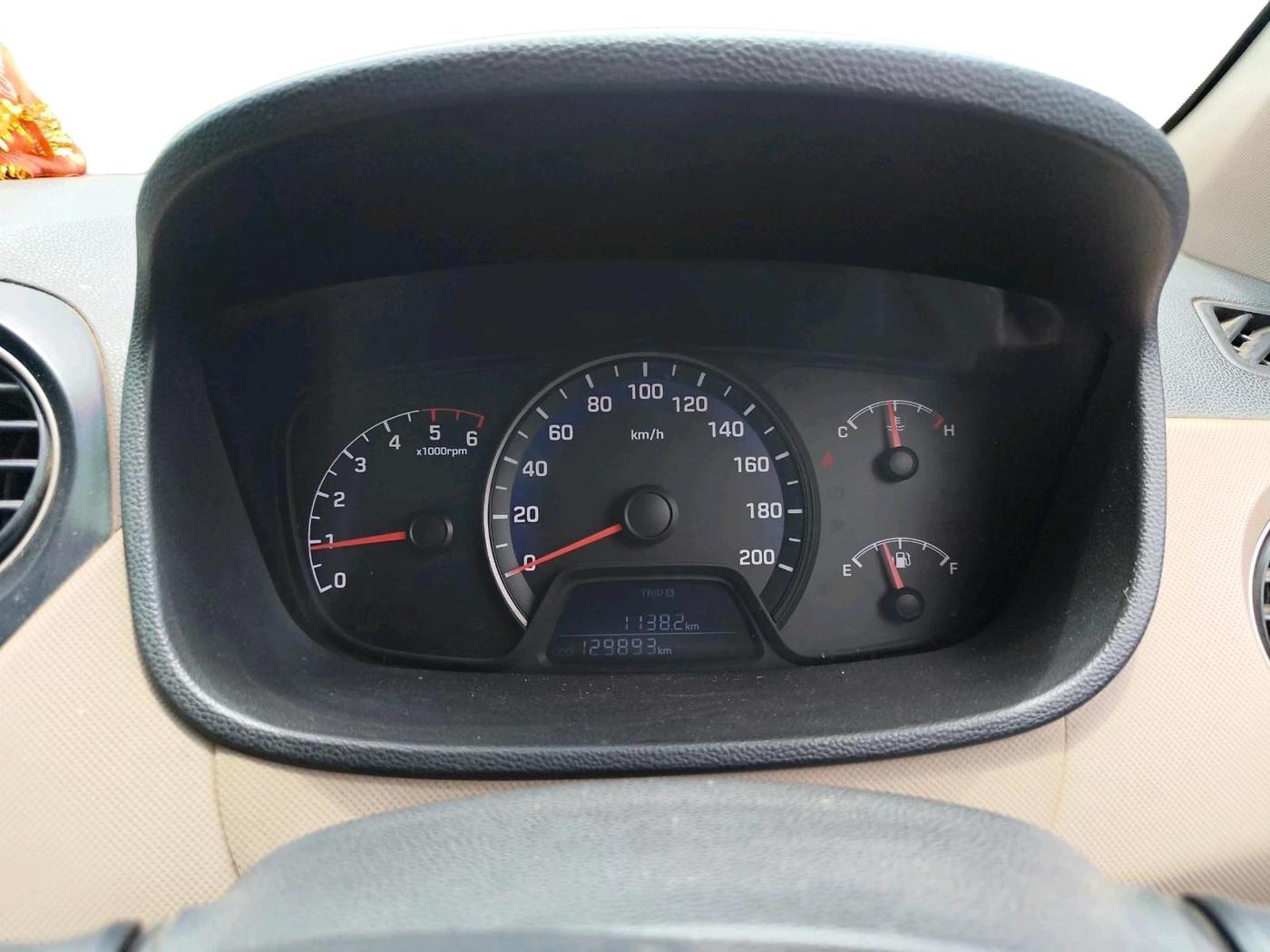 2014 Hyundai Xcent BASE 1.1, Diesel, Manual, 1,29,893 km, interior