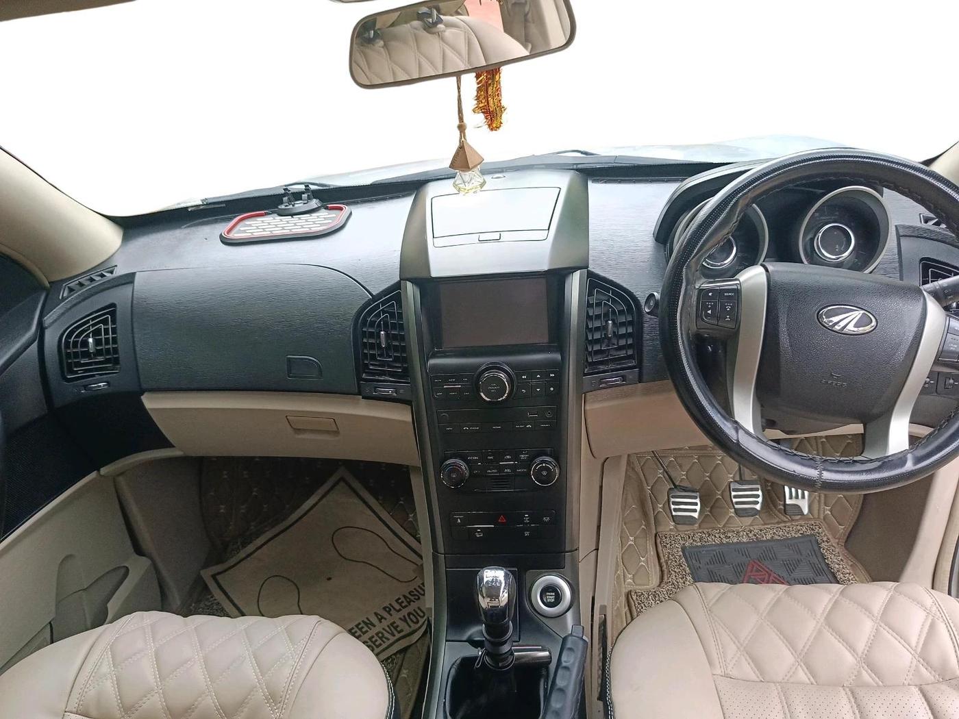 2016 Mahindra XUV500 W10, Diesel, Manual, 78,340 km, interior