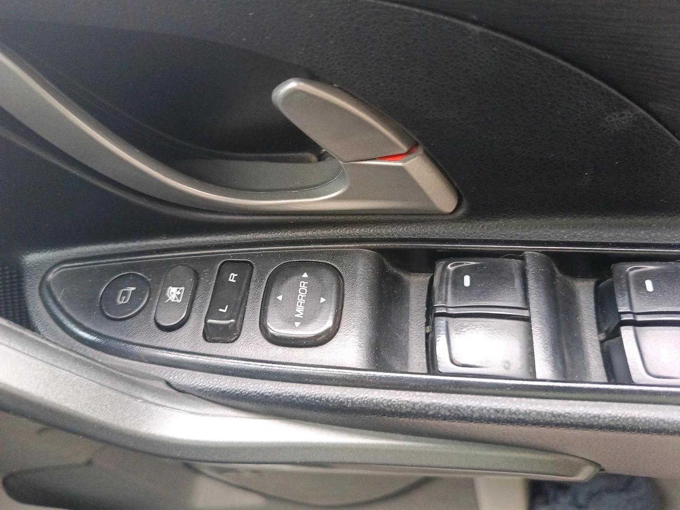 2016 Mahindra XUV500 W10, Diesel, Manual, 78,340 km, interior