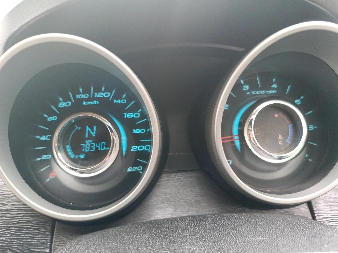 2016 Mahindra XUV500 W10, Diesel, Manual, 78,340 km, interior