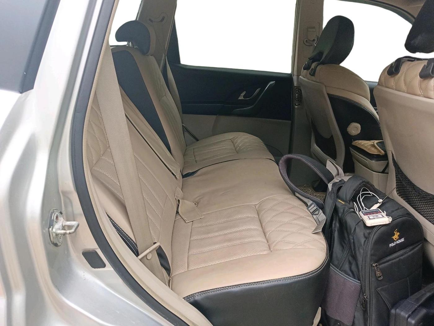 2016 Mahindra XUV500 W10, Diesel, Manual, 78,340 km, interior
