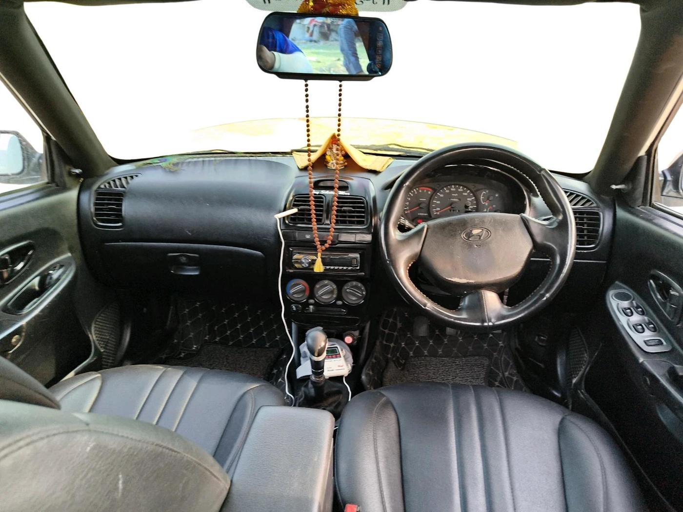 2013 Hyundai Accent GLE, CNG, Manual, 1,76,994 km, interior