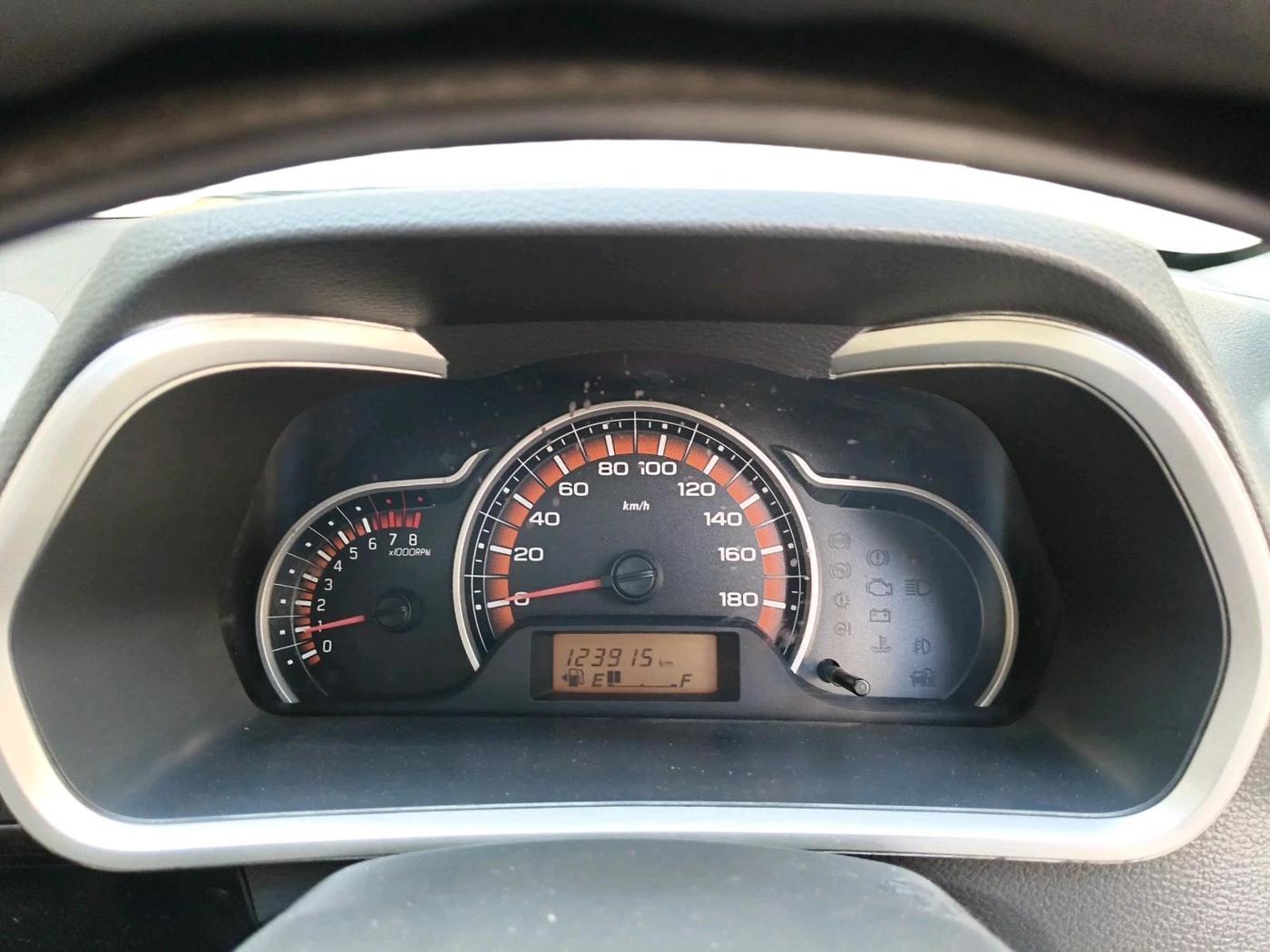 2014 Maruti Alto K10 VXI, CNG, Manual, 1,23,915 km, interior