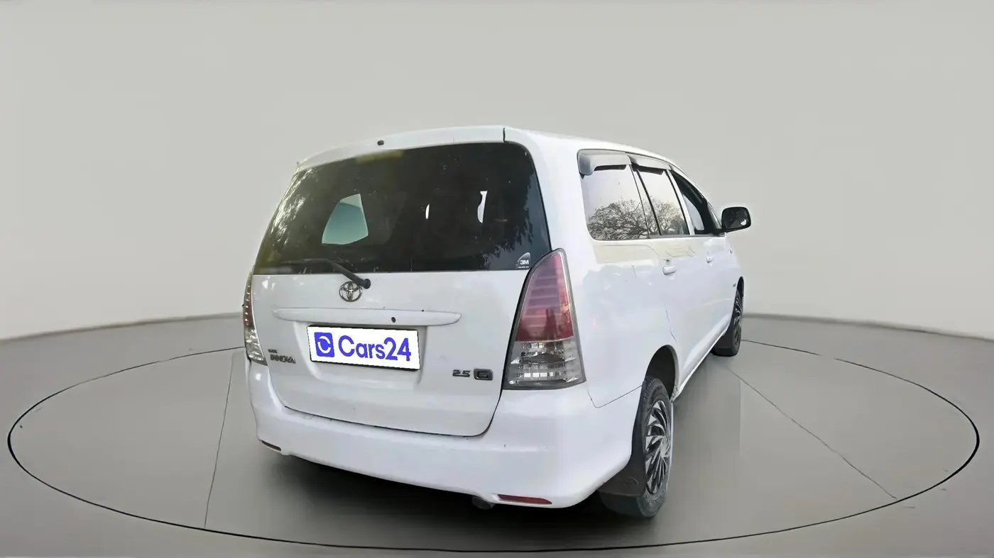 2011 Toyota Innova 2.5 G4 7 STR, Diesel, Manual, 1,32,200 km, exterior