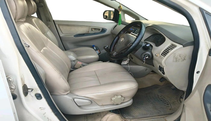 2011 Toyota Innova 2.5 G4 7 STR, Diesel, Manual, 1,32,125 km, interior