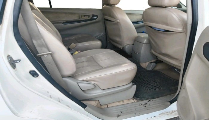 2011 Toyota Innova 2.5 G4 7 STR, Diesel, Manual, 1,32,125 km, interior