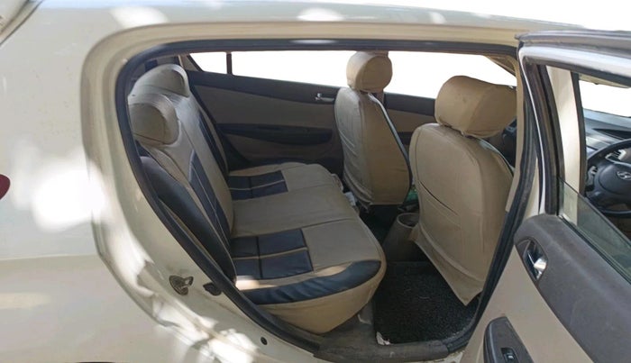 2010 Hyundai i20 MAGNA 1.2, CNG, Manual, 1,66,314 km, interior