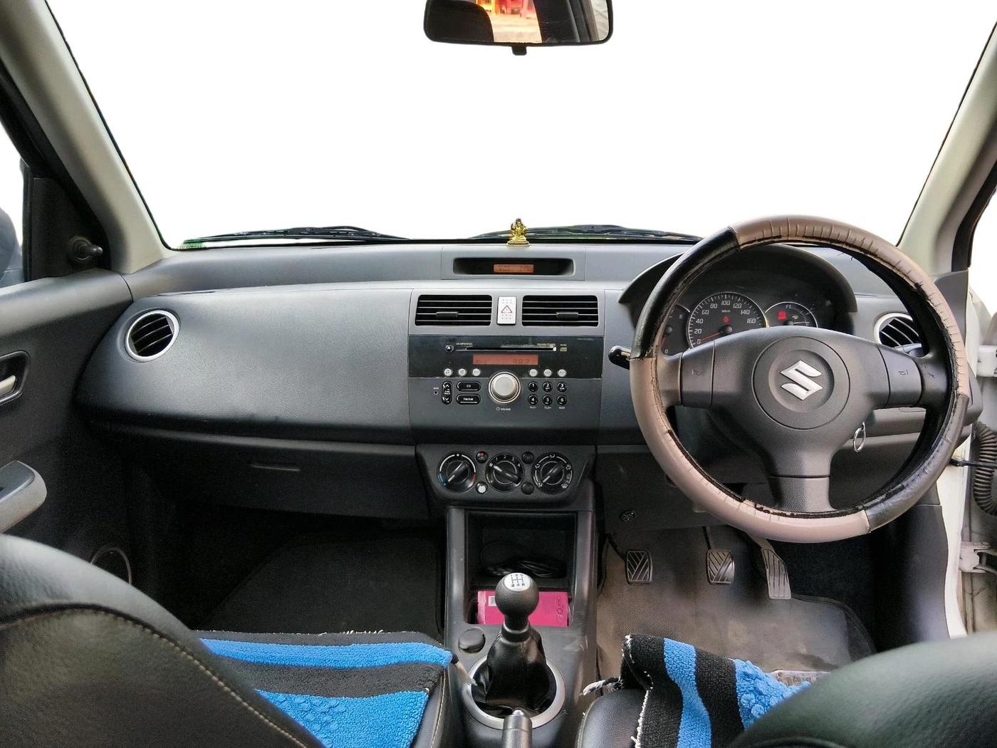 2011 Maruti Swift Dzire VXI, CNG, Manual, 98,528 km, interior