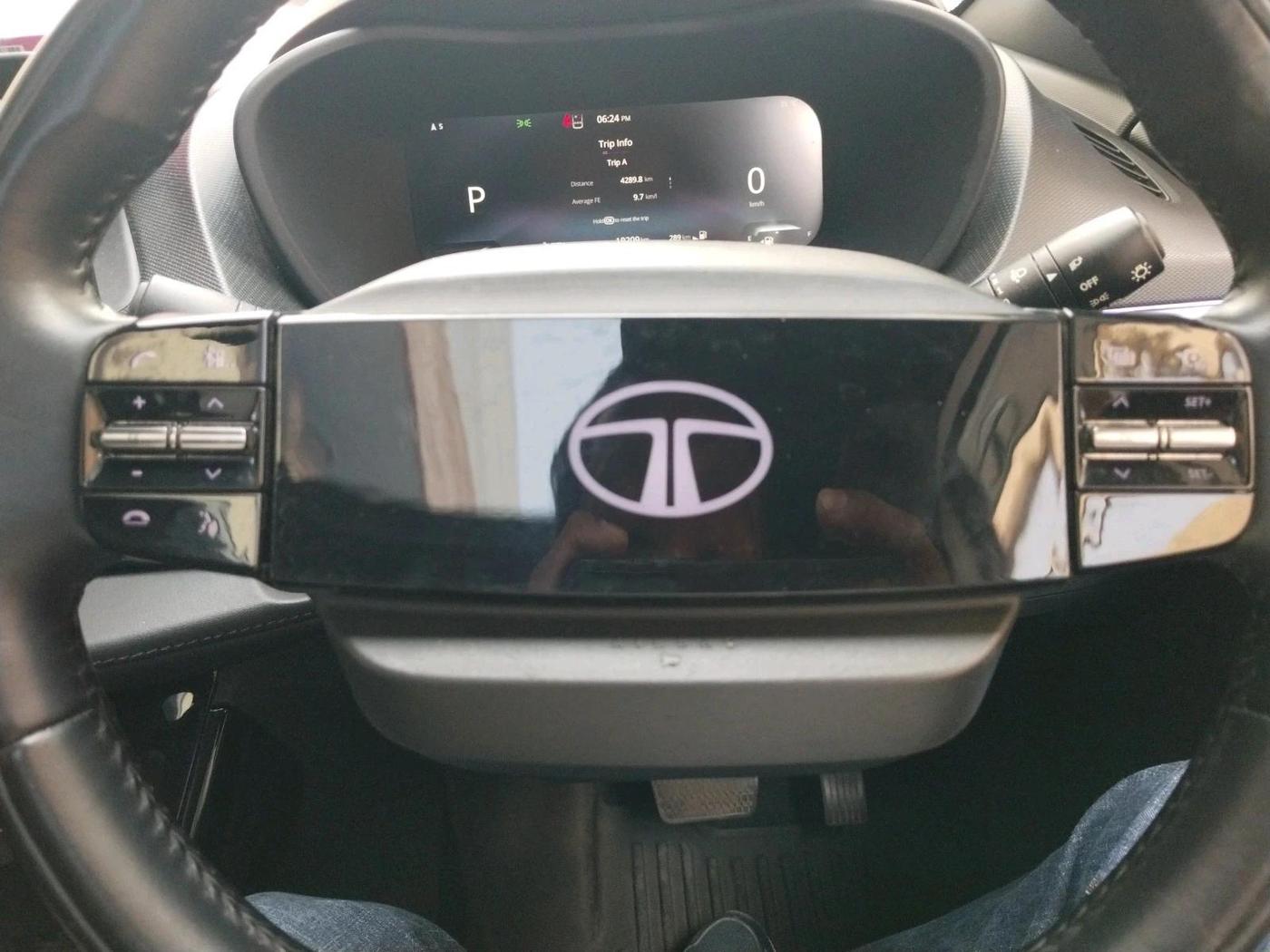 2023 Tata NEXON FEARLESS + SUNROOF DCA DUAL TONE 1.2 PETROL, Petrol, Automatic, 19,209 km, interior