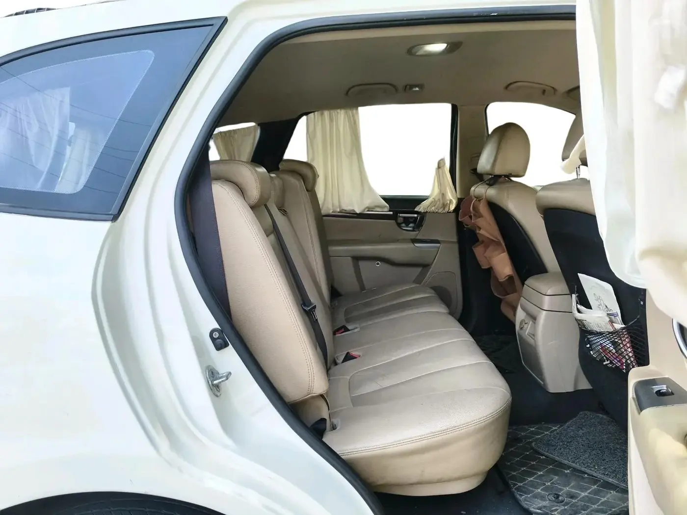2011 Hyundai Santa Fe 2 WD, Diesel, Manual, 1,24,953 km, interior