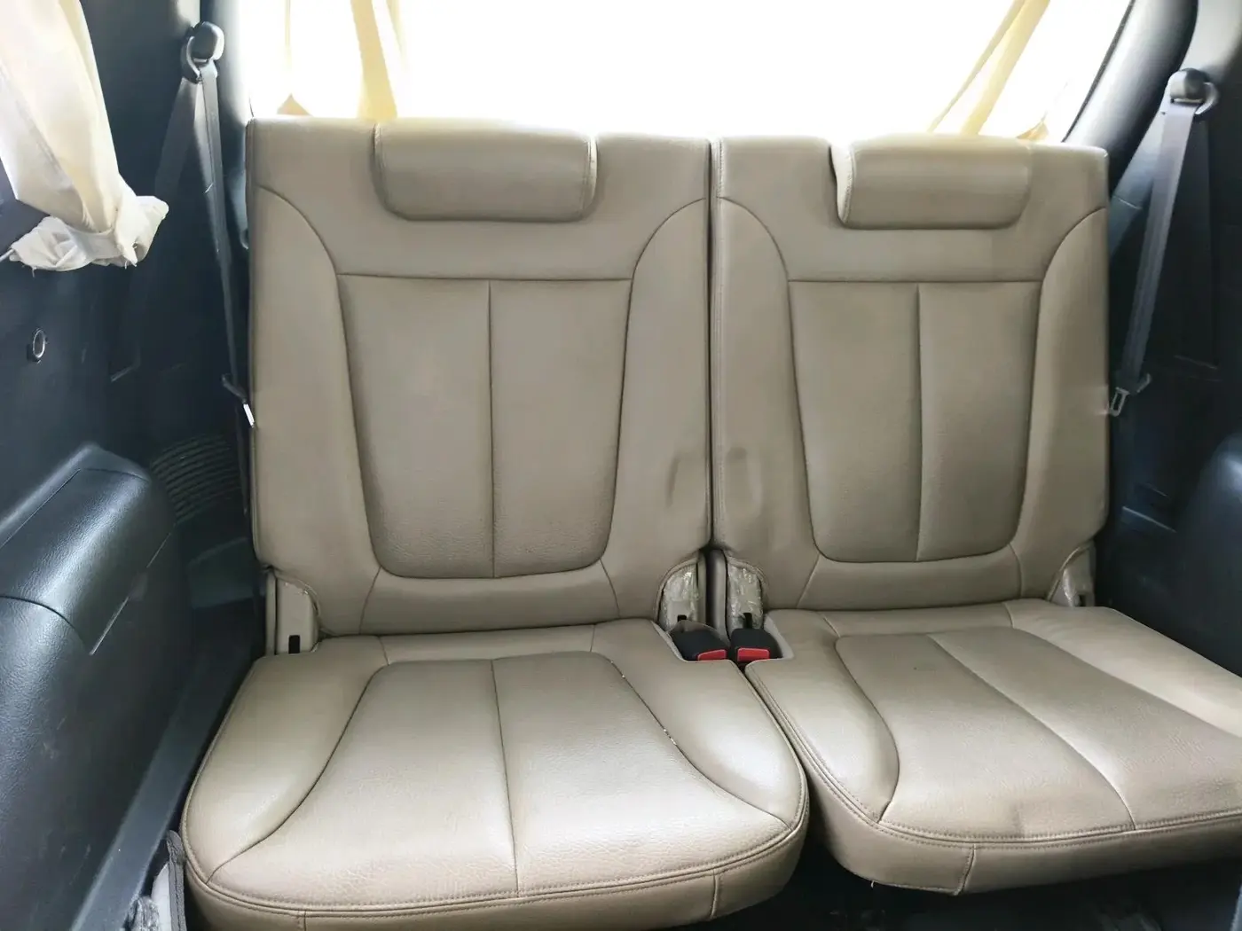 2011 Hyundai Santa Fe 2 WD, Diesel, Manual, 1,24,953 km, interior