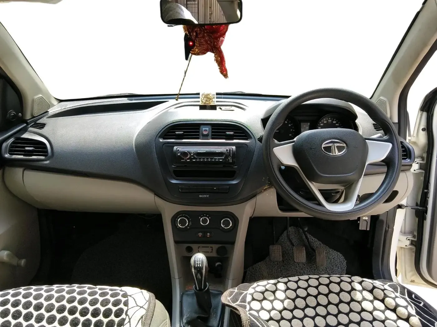 2016 Tata Tiago XE PETROL, Petrol, Manual, 13,353 km, interior