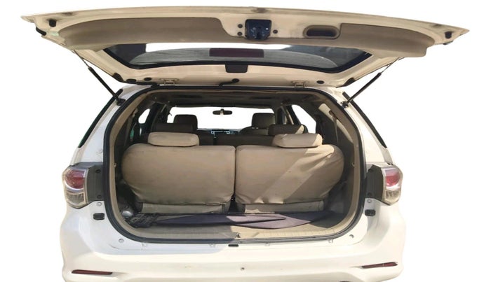 2012 Toyota Fortuner 3.0 4X4 MT, Diesel, Manual, 4,00,000 km, exterior