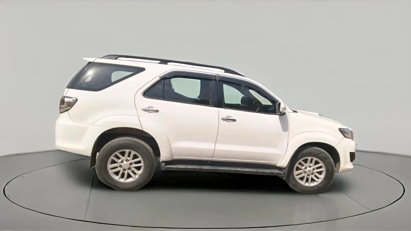2012 Toyota Fortuner 3.0 4X4 MT, Diesel, Manual, 4,00,000 km, exterior
