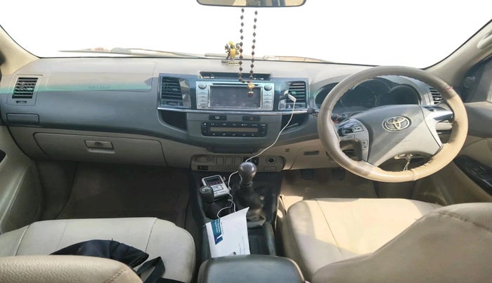 2012 Toyota Fortuner 3.0 4X4 MT, Diesel, Manual, 4,00,000 km, interior