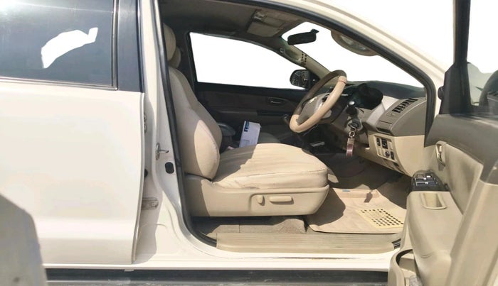 2012 Toyota Fortuner 3.0 4X4 MT, Diesel, Manual, 4,00,000 km, interior