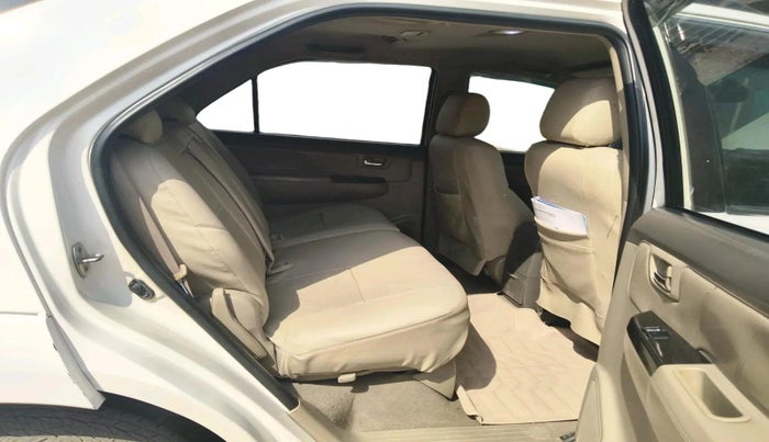 2012 Toyota Fortuner 3.0 4X4 MT, Diesel, Manual, 4,00,000 km, interior