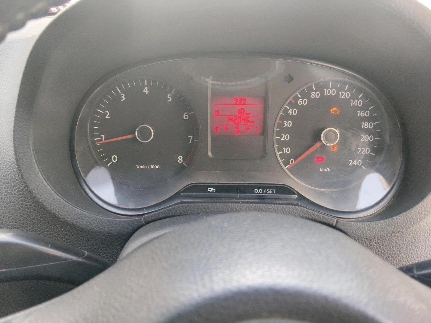 2012 Volkswagen Polo COMFORTLINE 1.2L PETROL, CNG, Manual, 1,42,046 km, interior