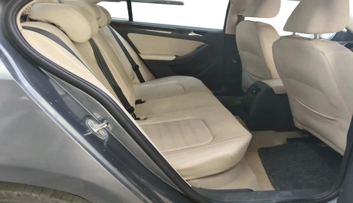 2012 Volkswagen Jetta HIGHLINE TDI, Diesel, Manual, 1,83,616 km, interior