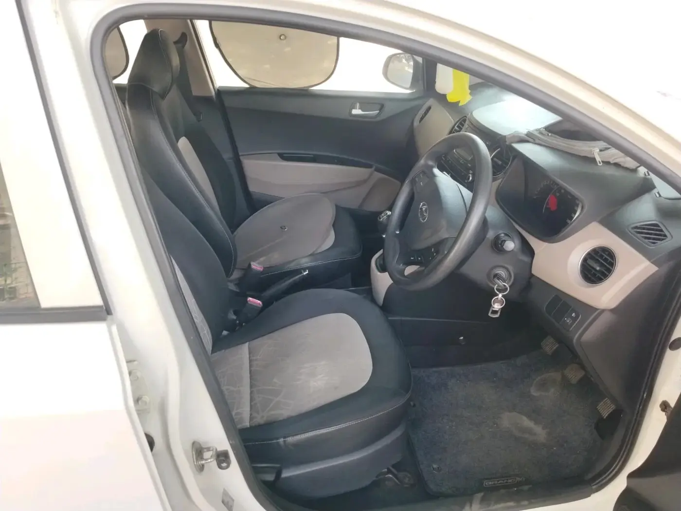 2016 Hyundai Grand i10 SPORTZ 1.2 KAPPA VTVT, Petrol, Manual, 3,30,000 km, interior